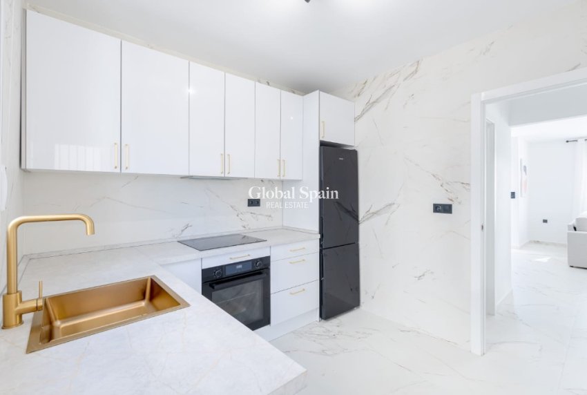 Venta - Villa -
ORIHUELA COSTA - VILLAMARTÍN