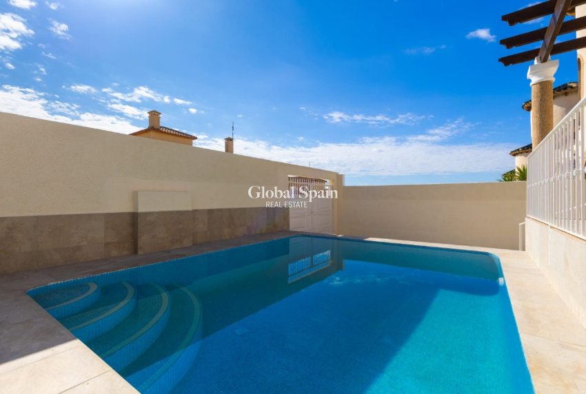 Venta - Villa -
ORIHUELA COSTA - VILLAMARTÍN