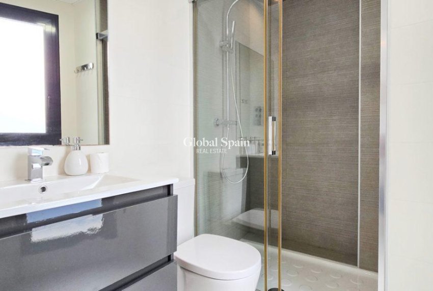 Venta - Villa -
ORIHUELA COSTA - VILLAMARTÍN