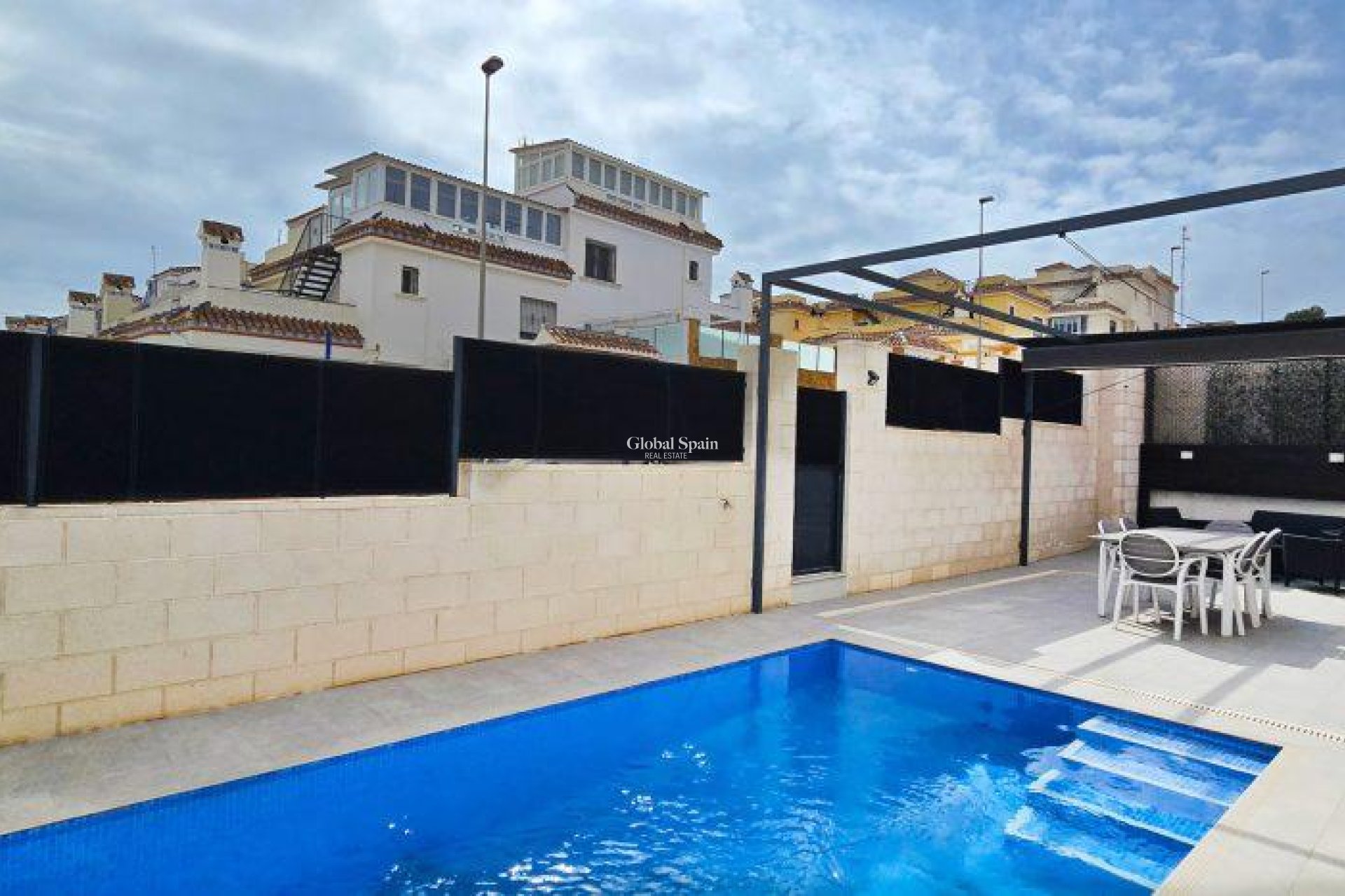 Venta - Villa -
ORIHUELA COSTA - VILLAMARTÍN