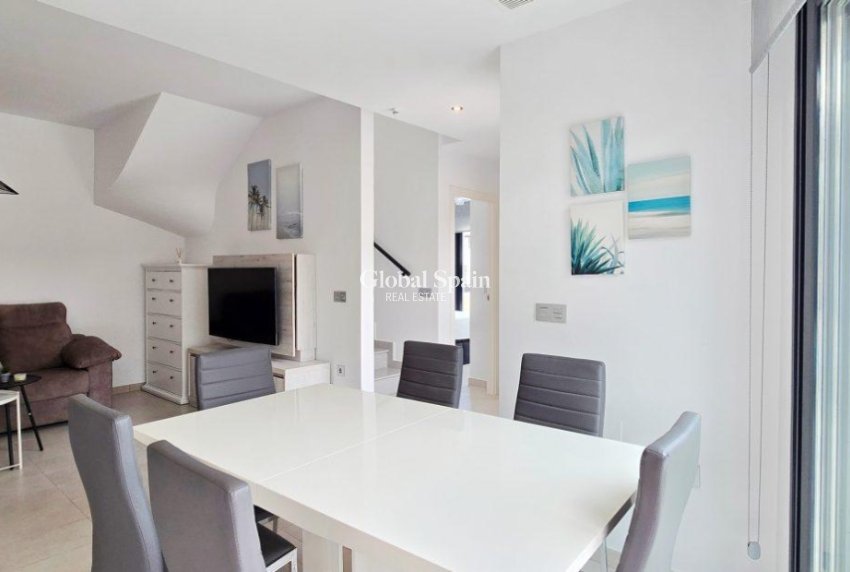 Venta - Villa -
ORIHUELA COSTA - VILLAMARTÍN