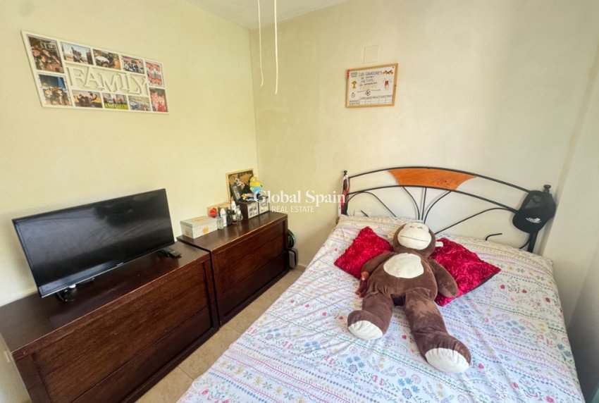 Venta - Villa -
ORIHUELA COSTA - VILLAMARTÍN