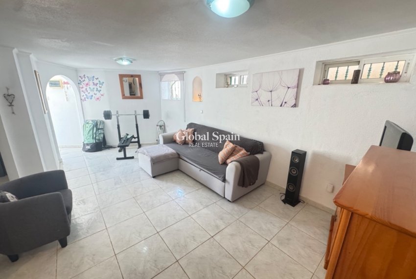 Venta - Villa -
ORIHUELA COSTA - VILLAMARTÍN