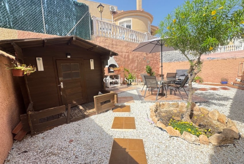 Venta - Villa -
ORIHUELA COSTA - VILLAMARTÍN