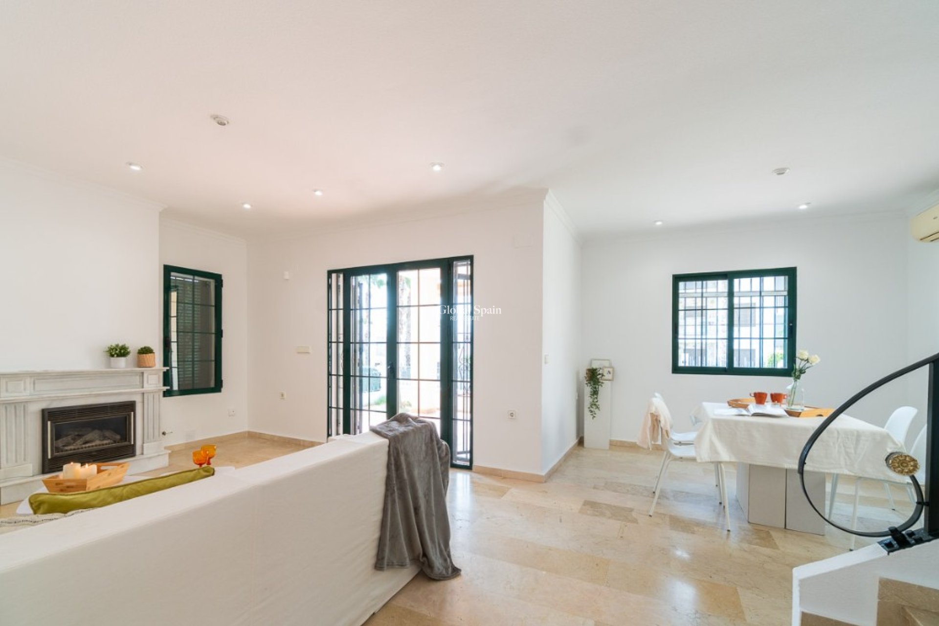 Venta - Villa -
ORIHUELA COSTA - VILLAMARTÍN