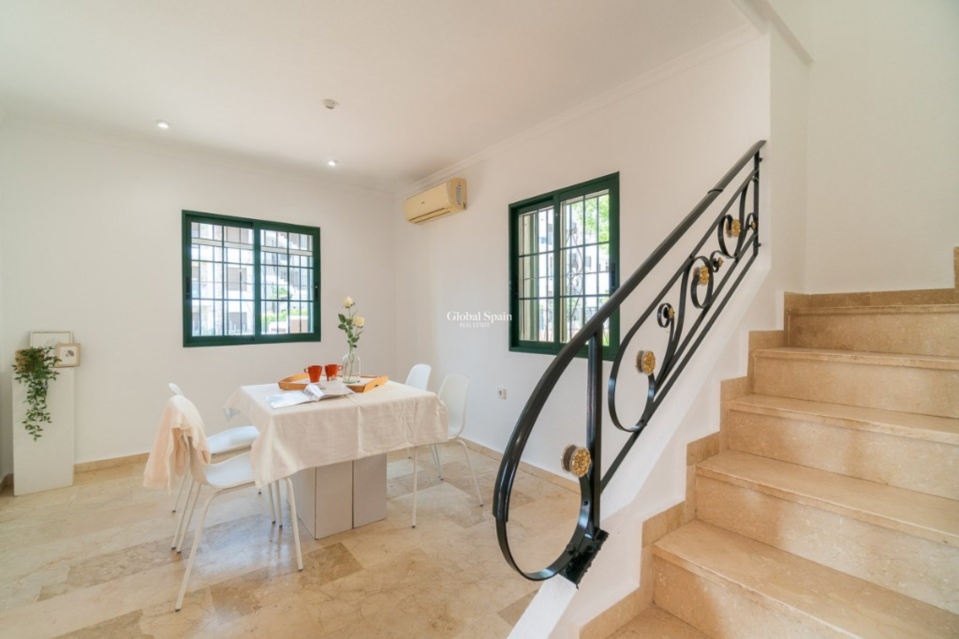 Venta - Villa -
ORIHUELA COSTA - VILLAMARTÍN