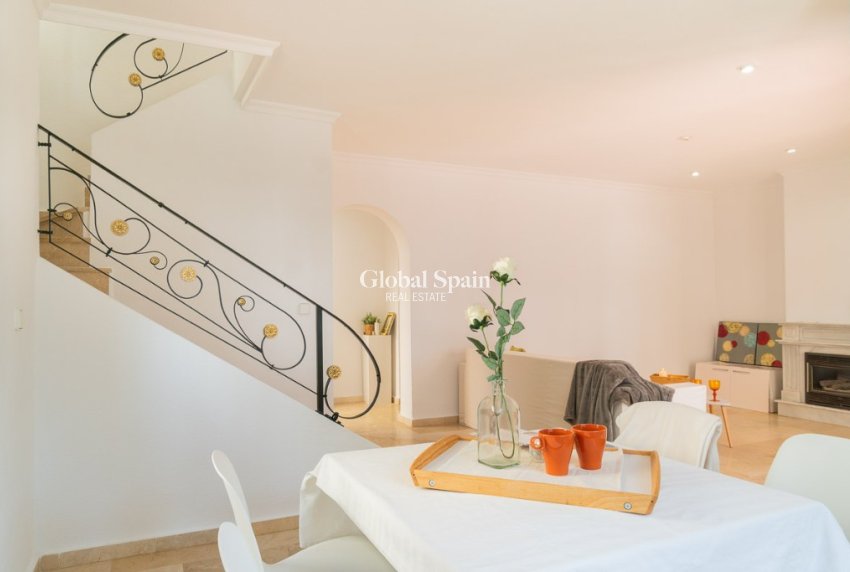 Venta - Villa -
ORIHUELA COSTA - VILLAMARTÍN