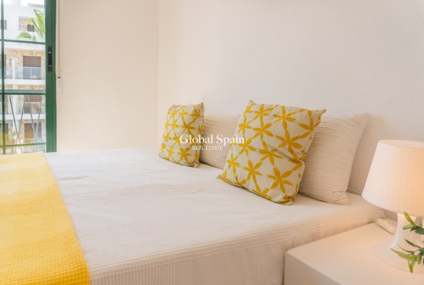 Venta - Villa -
ORIHUELA COSTA - VILLAMARTÍN