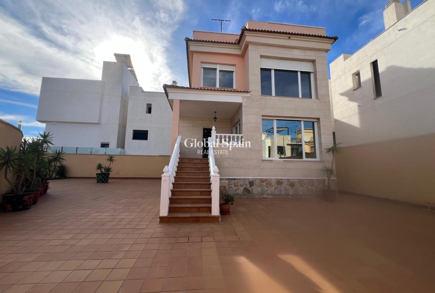 Venta - VILLA -
ORIHUELA COSTA - VILLAMARTÍN