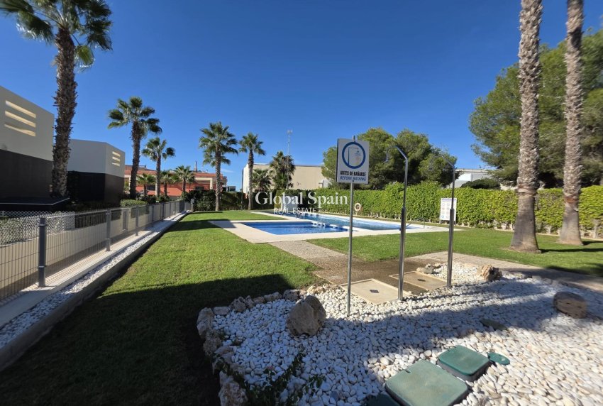 Venta - VILLA -
ORIHUELA COSTA - VILLAMARTÍN