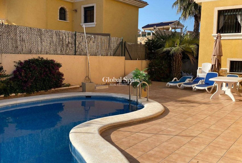 Venta - VILLA -
ORIHUELA COSTA - VILLAMARTÍN