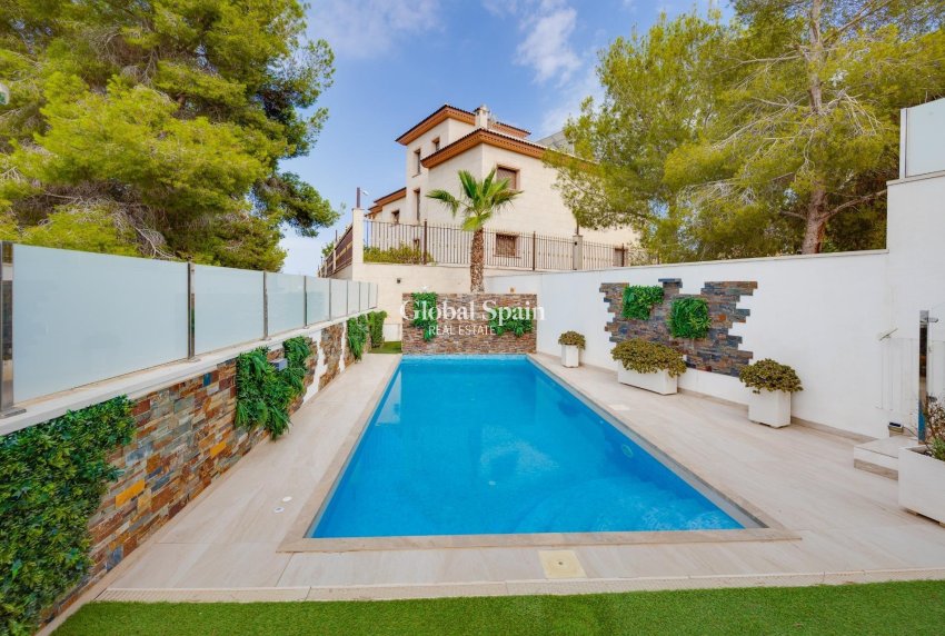 Venta - VILLA -
ORIHUELA COSTA - VILLAMARTÍN