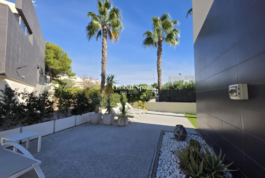 Venta - VILLA -
ORIHUELA COSTA - VILLAMARTÍN