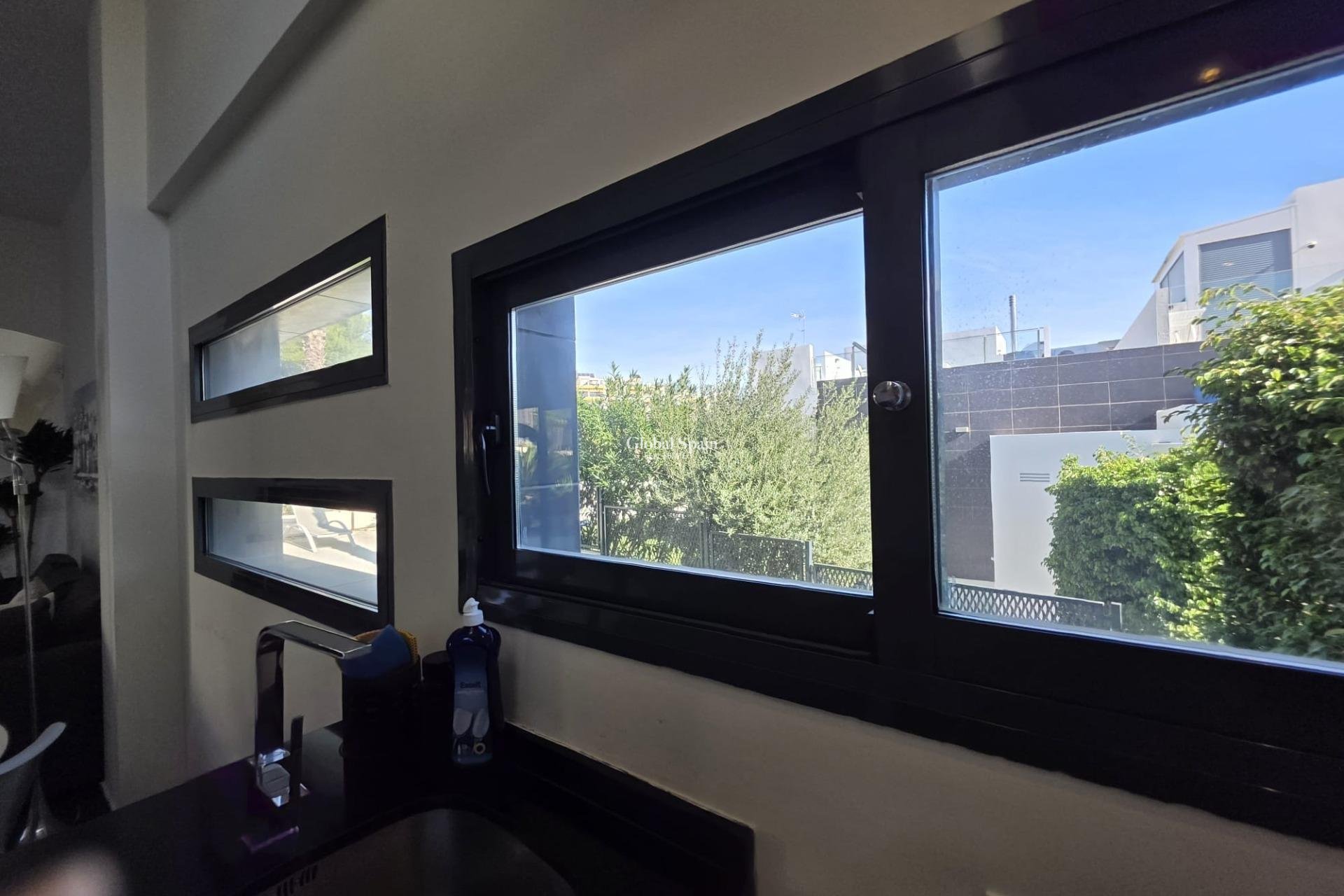 Venta - VILLA -
ORIHUELA COSTA - VILLAMARTÍN