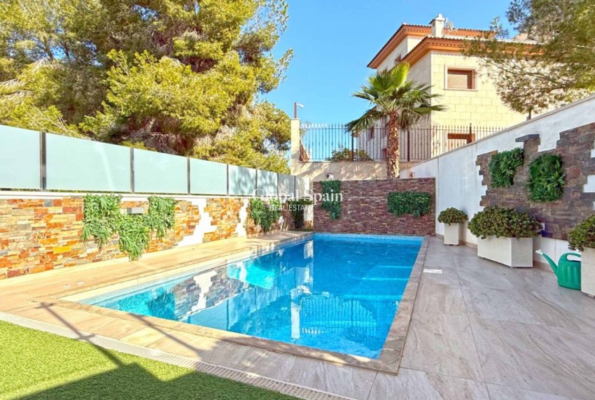 Venta - VILLA -
ORIHUELA COSTA - VILLAMARTÍN