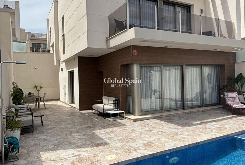 Venta - VILLA -
ORIHUELA COSTA - VILLAMARTÍN