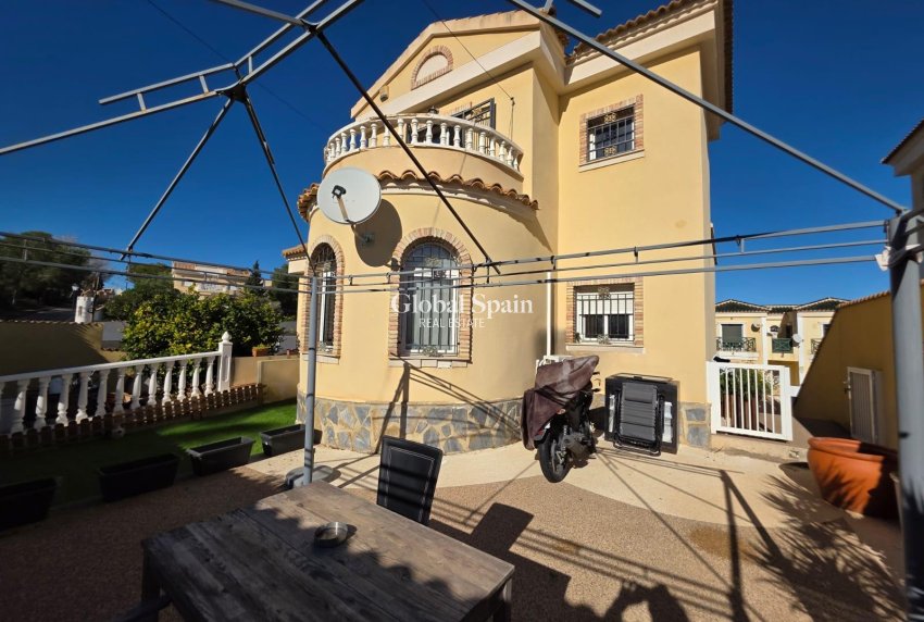 Venta - VILLA -
ORIHUELA COSTA - VILLAMARTÍN