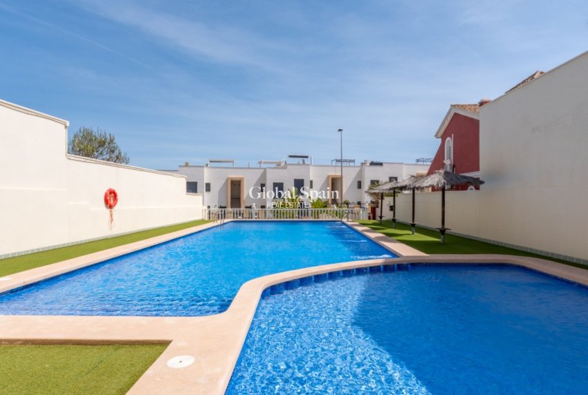 Venta - VILLA -
ORIHUELA COSTA - VILLAMARTÍN