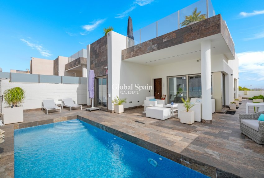 Venta - VILLA -
ORIHUELA COSTA - VILLAMARTÍN