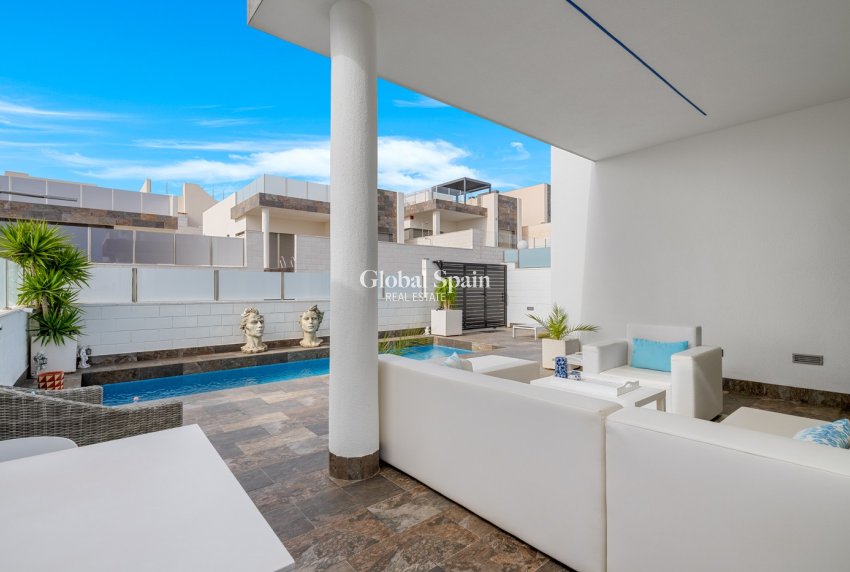 Venta - VILLA -
ORIHUELA COSTA - VILLAMARTÍN