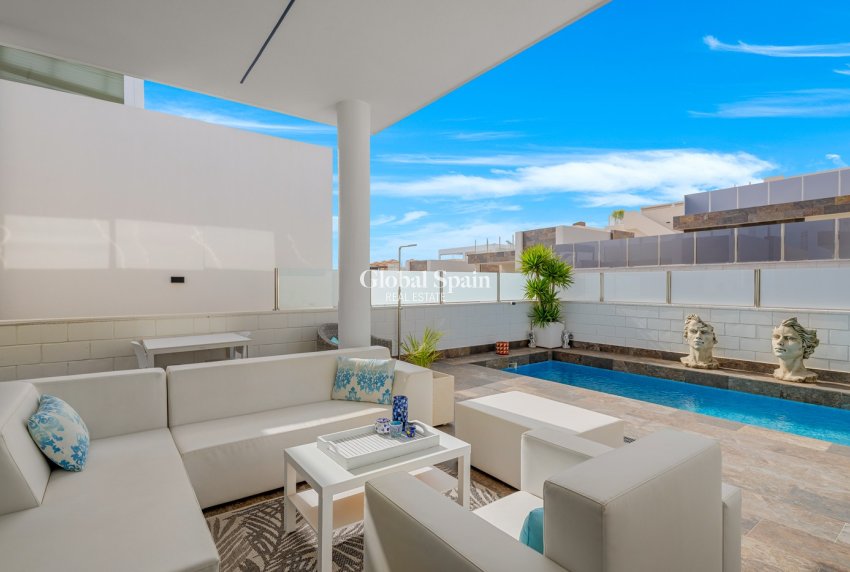 Venta - VILLA -
ORIHUELA COSTA - VILLAMARTÍN