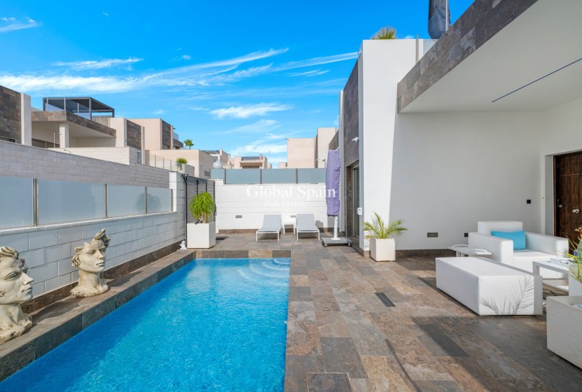 Venta - VILLA -
ORIHUELA COSTA - VILLAMARTÍN