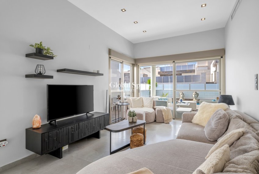 Venta - VILLA -
ORIHUELA COSTA - VILLAMARTÍN