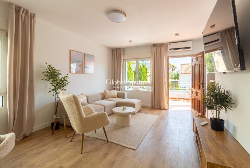 Venta - VILLA -
ORIHUELA COSTA - VILLAMARTÍN
