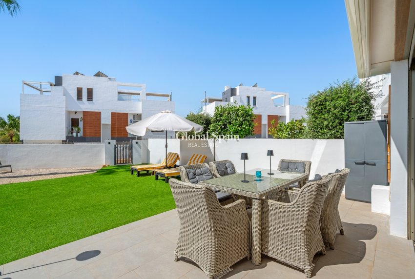 Venta - VILLA -
ORIHUELA COSTA - VILLAMARTÍN