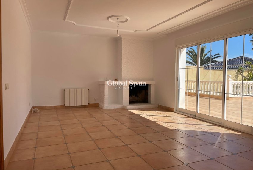 Venta - Villa -
ORIHUELA COSTA - VILLAMARTÍN