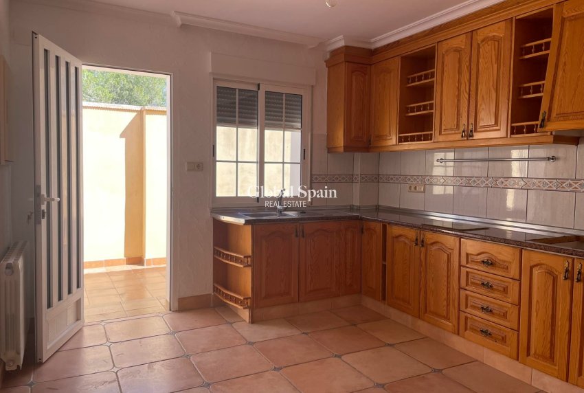 Venta - Villa -
ORIHUELA COSTA - VILLAMARTÍN