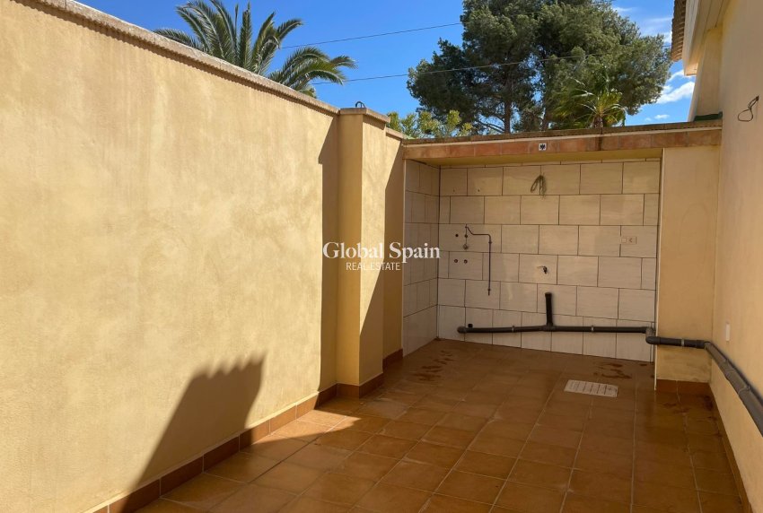 Venta - Villa -
ORIHUELA COSTA - VILLAMARTÍN