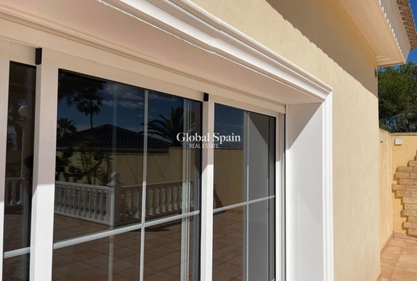 Venta - Villa -
ORIHUELA COSTA - VILLAMARTÍN