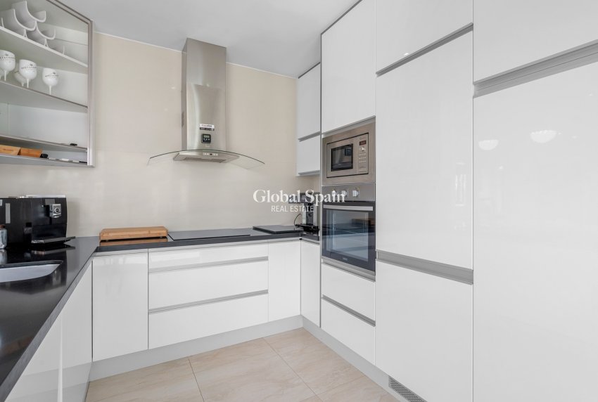 Venta - Villa -
ORIHUELA COSTA - VILLAMARTÍN