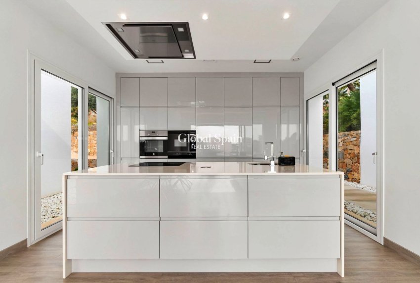 Venta - VILLA -
ORIHUELA - LAS COLINAS GOLF RESORT