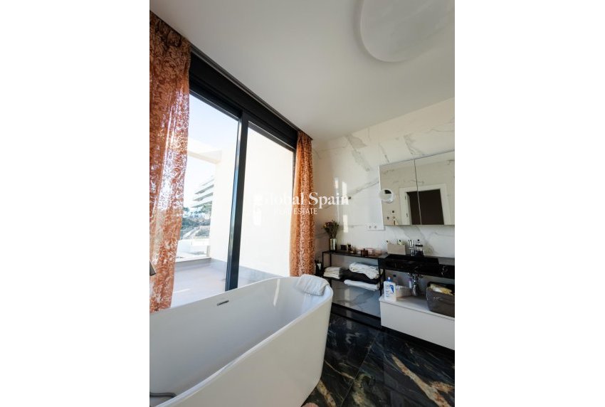 Venta - VILLA -
ORIHUELA - LAS COLINAS GOLF RESORT