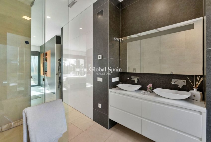 Venta - VILLA -
ORIHUELA - LAS COLINAS GOLF RESORT