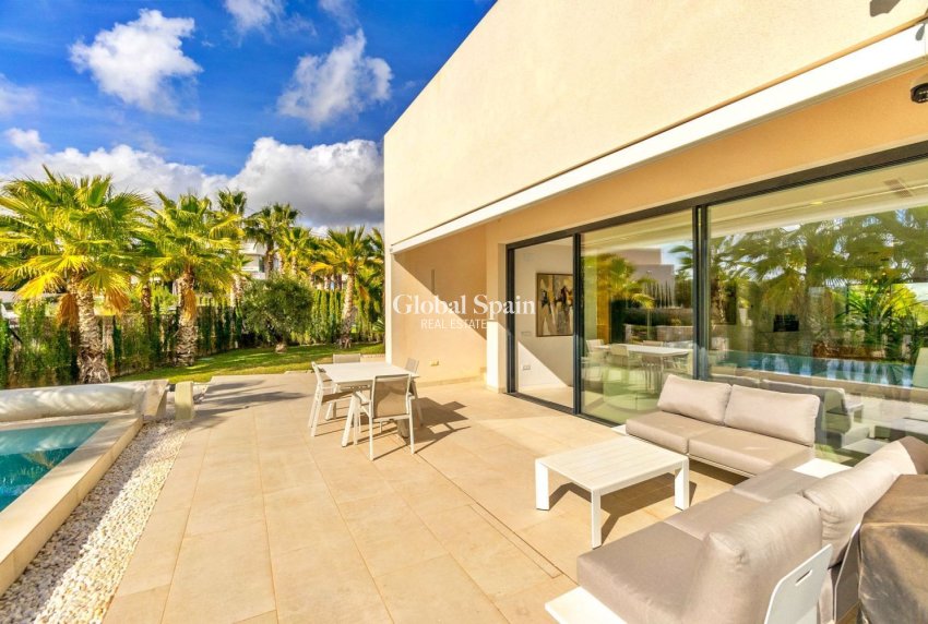 Venta - VILLA -
ORIHUELA - LAS COLINAS GOLF RESORT