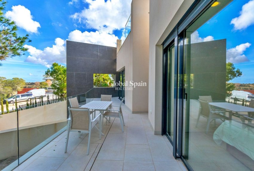 Venta - VILLA -
ORIHUELA - LAS COLINAS GOLF RESORT