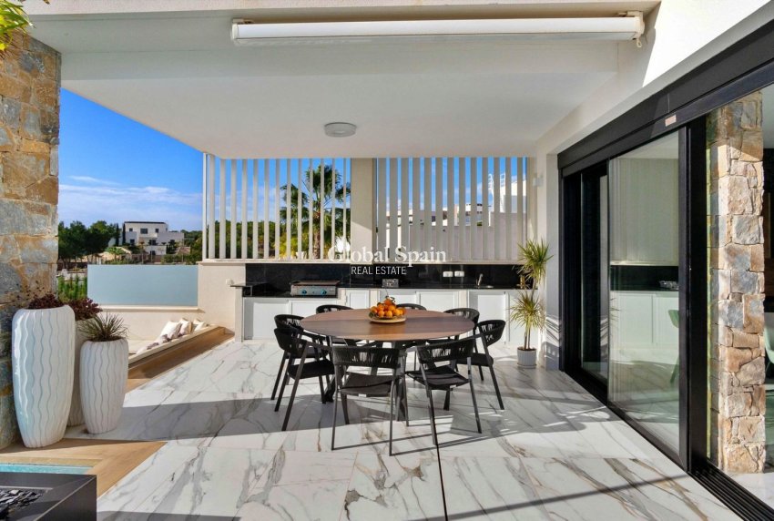 Venta - VILLA -
ORIHUELA - LAS COLINAS GOLF RESORT