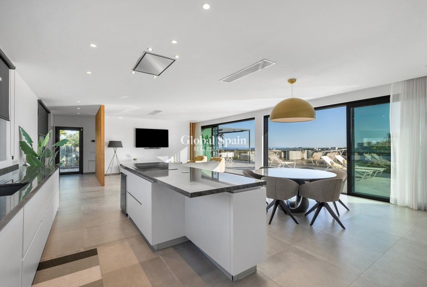 Venta - VILLA -
ORIHUELA - LAS COLINAS GOLF RESORT