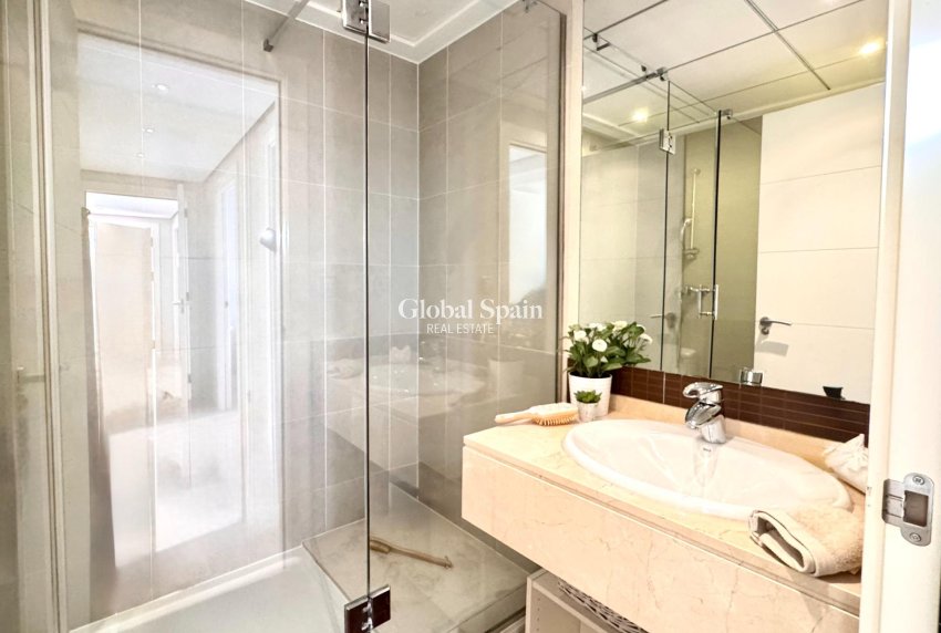 Venta - VILLA -
ORIHUELA - LAS COLINAS GOLF RESORT