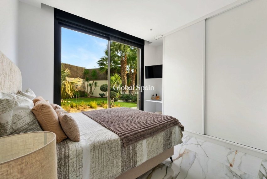 Venta - VILLA -
ORIHUELA - LAS COLINAS GOLF RESORT