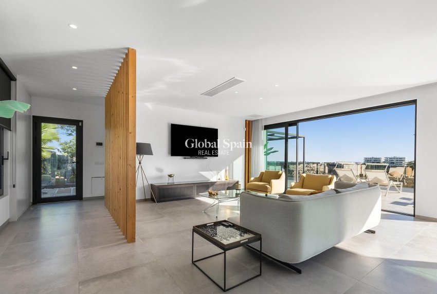 Venta - VILLA -
ORIHUELA - LAS COLINAS GOLF RESORT