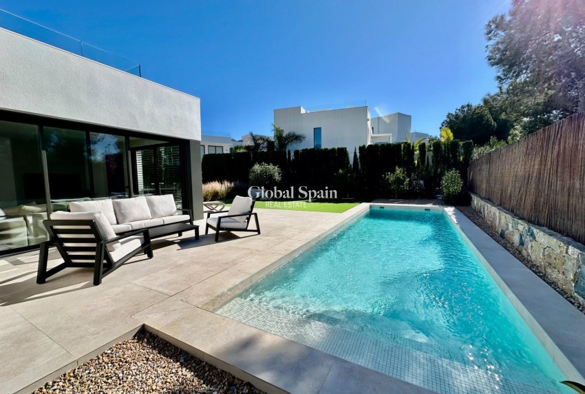 Venta - VILLA -
ORIHUELA - LAS COLINAS GOLF RESORT