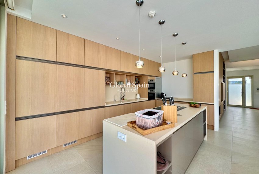 Venta - VILLA -
ORIHUELA - LAS COLINAS GOLF RESORT