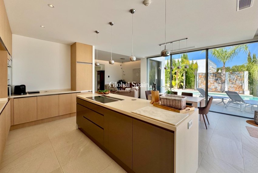 Venta - VILLA -
ORIHUELA - LAS COLINAS GOLF RESORT