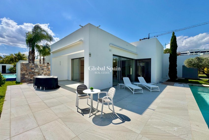Venta - VILLA -
ORIHUELA - LAS COLINAS GOLF RESORT