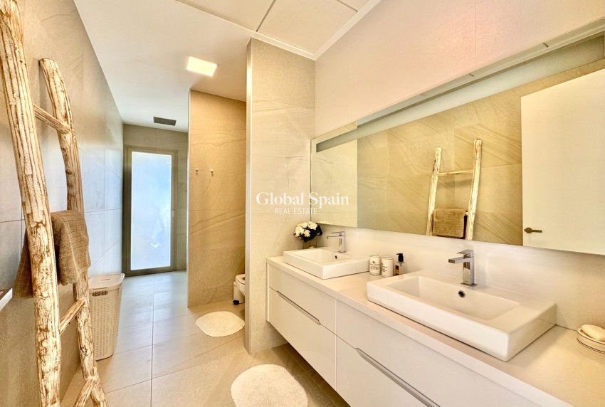 Venta - VILLA -
ORIHUELA - LAS COLINAS GOLF RESORT