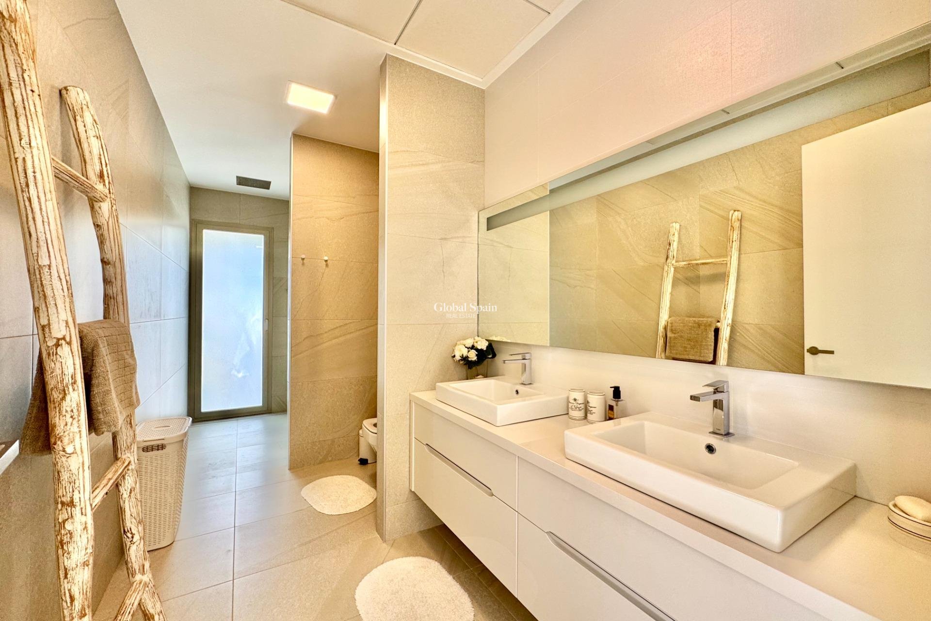 Venta - VILLA -
ORIHUELA - LAS COLINAS GOLF RESORT